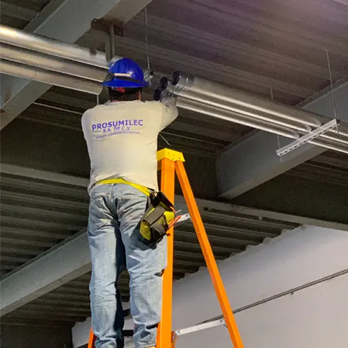 Sistema de iluminación para proyecto eléctrico comercial